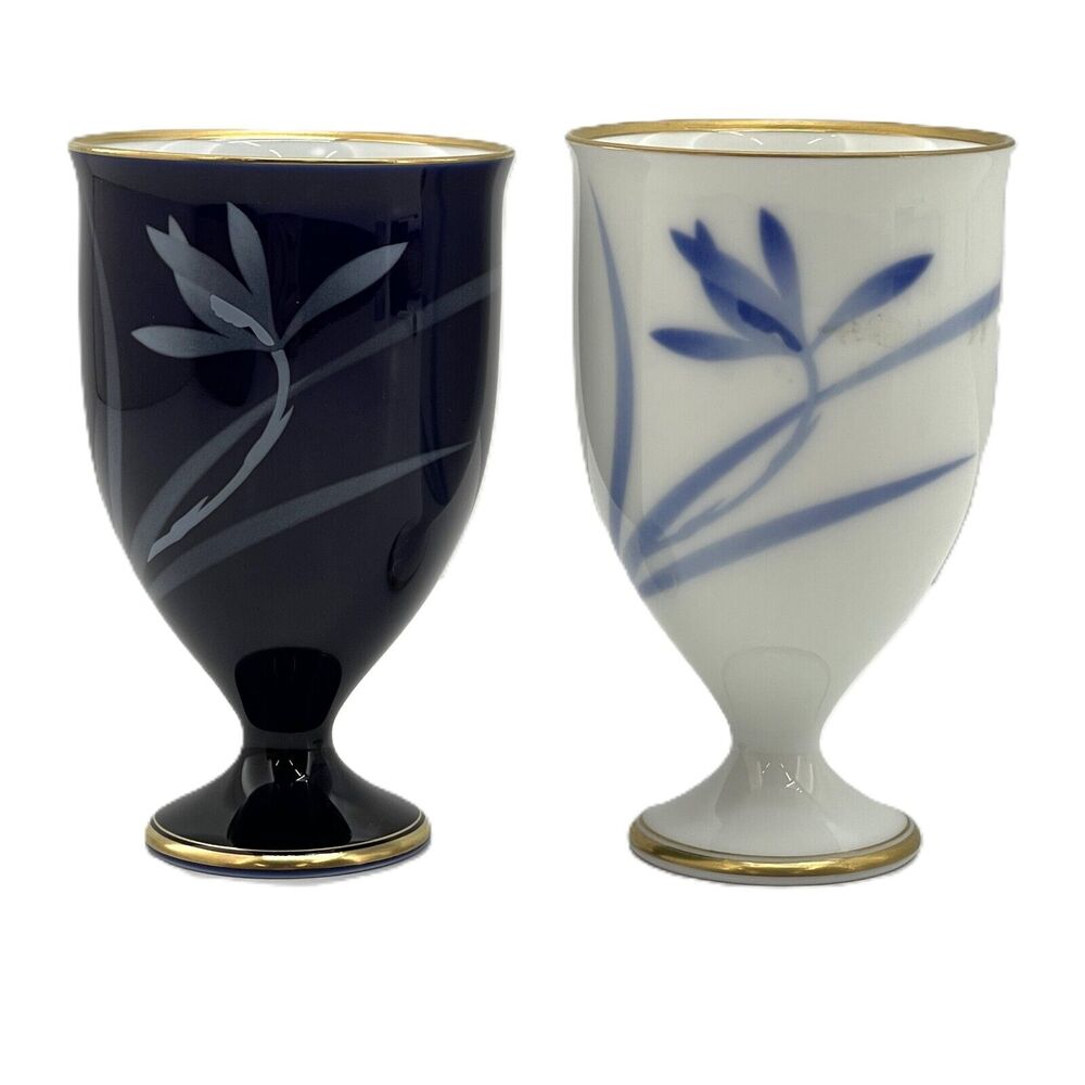 Set of 2 Fukagawa Sei Japan Porcelain Sake Cups 4.5" White Blue Floral Design